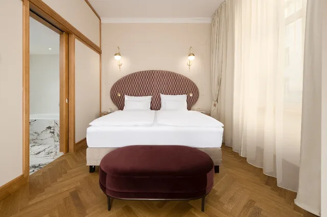 جناح غراند ركني، Grand Hotel Union Eurostars (ex Grand Hotel Union) 1/3