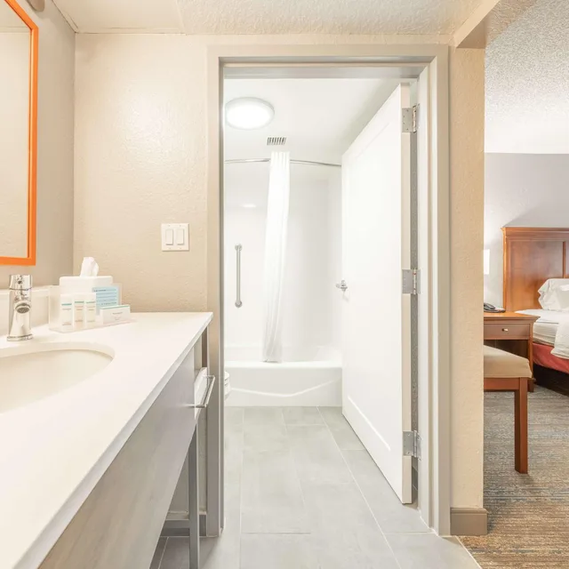Suite, Hampton Inn Gainesville FL 2/3