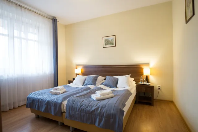 شقة بسرير كوين وسريرين منفصلين بغرفتي نوم مع أريكة، BELLAMONTE APARTHOTEL 3/10