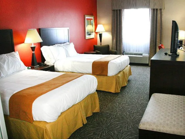 غرفة قياسية بسريرين كوين لذوي الإعاقة، HOLIDAY INN EXPRESS TOLEDO NORTH 2/6