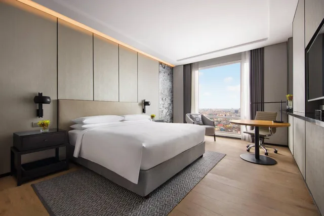 جناح مع دخول صالة النادي، Marriott Bangkok Hotel the Surawongse 3/8