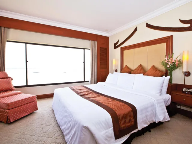 Executive, Suite, Double Bed, Cambodiana Hotel 2/3