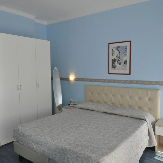 غرفة بسرير مزدوج أو سريرين منفصلين بإطلالة على البحر بشرفة، Hotel Sole Mare 2/10