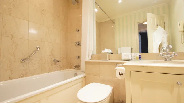 1 Bedroom, Suite, The Leonard Hotel 5/5