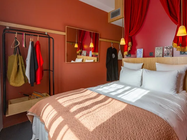 غرفة قياسية بسرير كوين بشرفة، MOB HOTEL LYON CONFLUENCE 2/5
