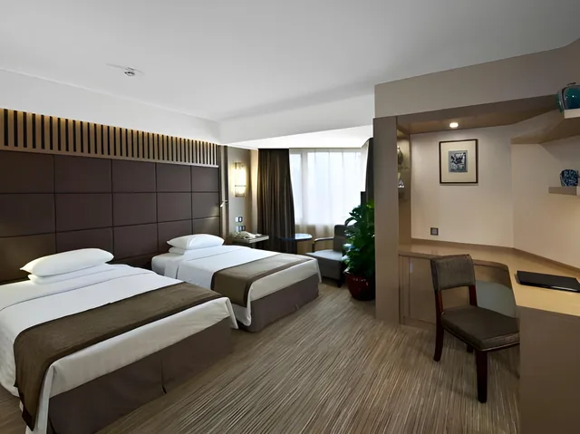 Wonderful, Super, Spacious, Space, Deluxe, Twin Beds، Hotel New Century Beijing 1/2