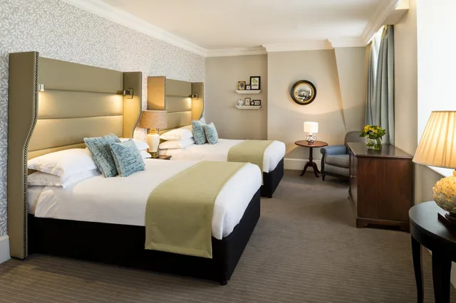 Luxury Family (2 DBL BEDS) - City Cruise Included، The Baileys Hotel London 3/10