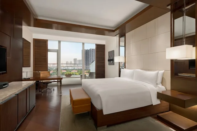 غرفة تنفيذية بسرير كينج بإطلالة على البحيرة، Jw Marriott Hotel Hanoi 1/3