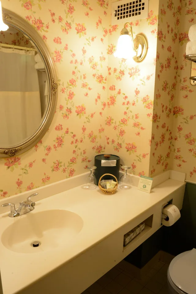 Renovated, 2 Double Beds، Lamie S Inn And the Old Salt Restaurant 8/8