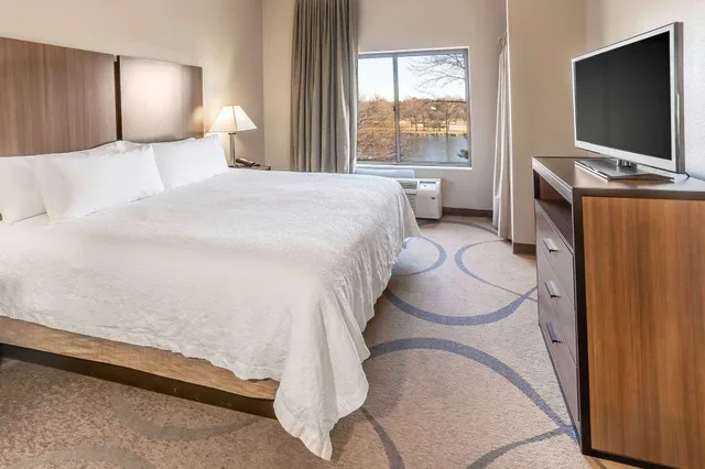 غرفة قياسية بسرير كينج، Riverview Inn & Suites, Ascend Hotel Collection 4/8
