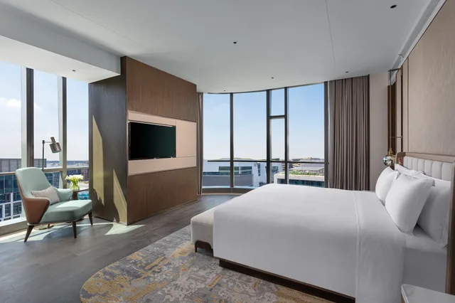 جناح بسرير كينج، Crowne Plaza Shanghai Hongqiao 2/4