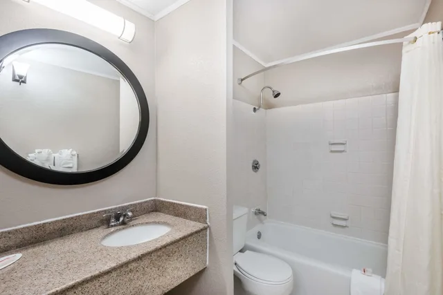 Room, 2 Double Beds, Travelodge by Wyndham Aberdeen 5/7