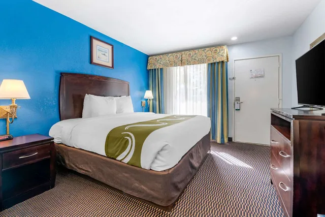 غرفة بسرير كينج، Quality Inn Sarasota North Near Lido Key Beach 2/4