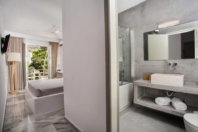 غرفة سوبيريور بسرير كينج بإطلالة على المسبح، Polos Hotel Paros 9/9