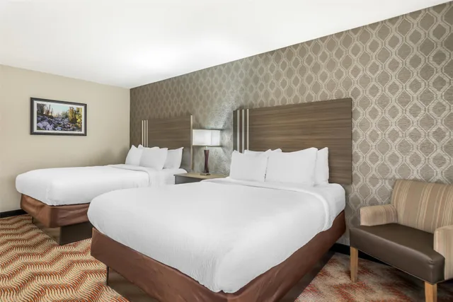 Room, 2 Queen Beds, Pet Friendly, Pool Area، Best Western Plus Sonora Oaks Hotel & Conference Center 3/8