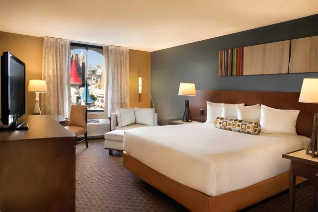 Room, Royal Tower، Excalibur Hotel and Casino 1/1