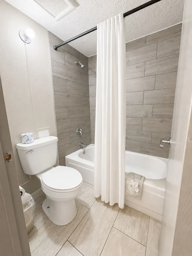 Upgrade, Deluxe, King Bed، Days Inn by Wyndham El Paso Airport East 10/10