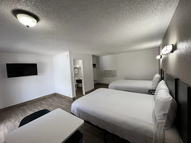 غرفة ديلوكس بسريرين كوين للمدخنين، Motel6 Orange, CA - Anaheim 5/10