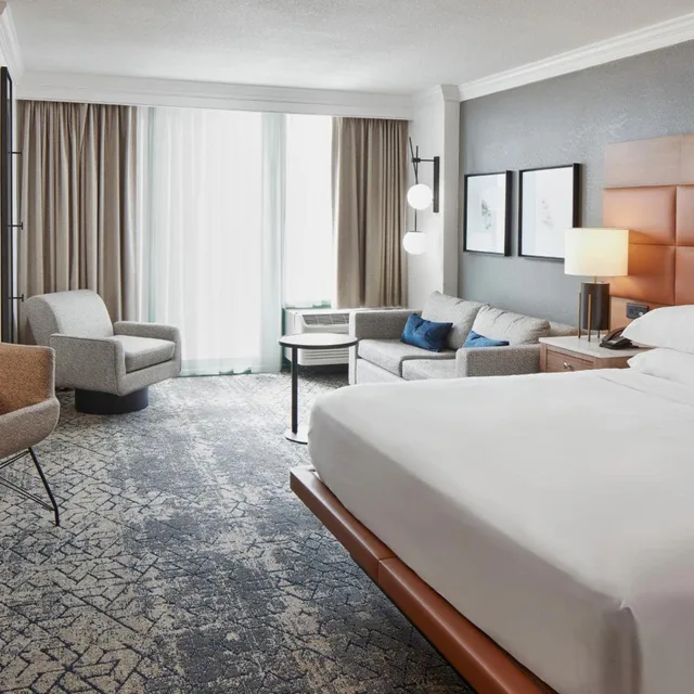 Room, King Bed, Sheraton Virginia Beach Oceanfront Hotel 4/10