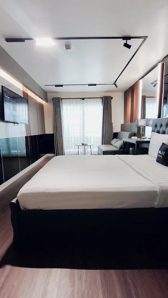 جناح بسرير كوين وسرير فردي بشرفة، Moc Huong Hotel 6/10