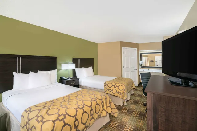 غرفة بسرير مزدوج لذوي الإعاقة، Baymont By Wyndham Prattville/Montgomery 1/6