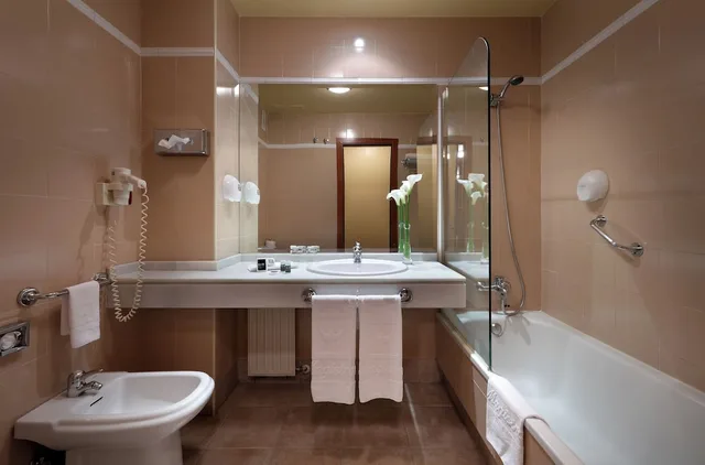 غرفة ثلاثية بثلاثة أسرّة، Exe Hotel El Magistral 5/6