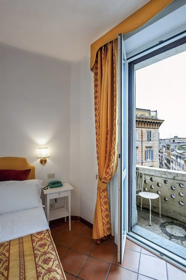 غرفة بسريرين منفصلين بشرفة، Hotel Canova 2/2