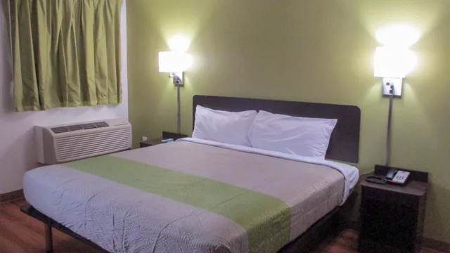 1 Queen Bed - Smoking, Micfridge، Motel6 North Olmsted, OH - Cleveland 1/6