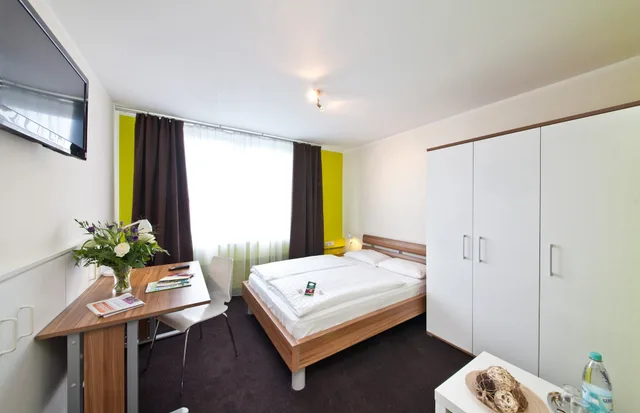 غرفة بسرير كوين، Hotel Aviva Neue Messe 3/8