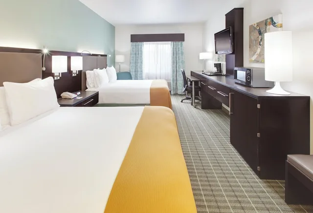 Standard, 2 Queen Beds, Holiday Inn Express Monticello 2/2