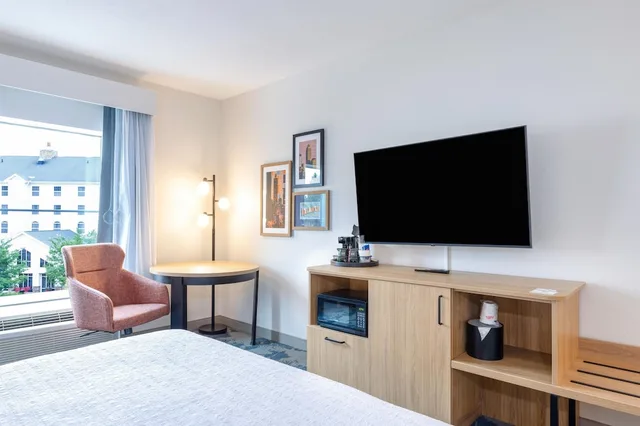 Room, King Bed, Bathtub, Accessible, Hampton Inn Lawrenceville Duluth 3/7