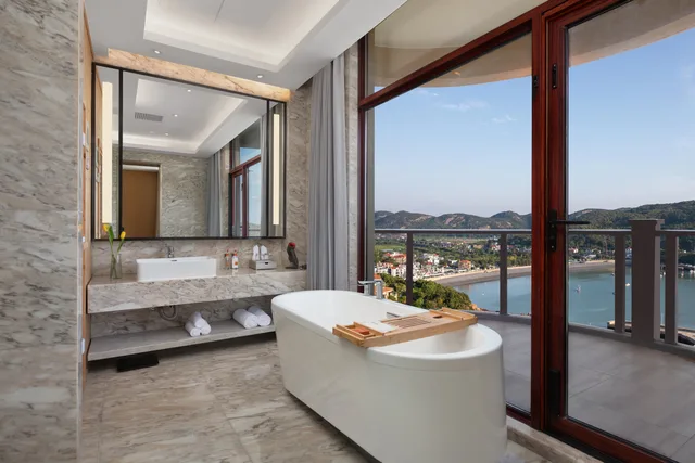 Panoramic, Suite, Crowne Plaza Zhoushan Seaview 5/6