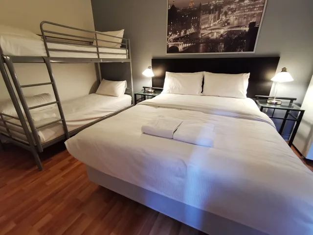 غرفة عائلية بسرير كوين وسرير بطابقين بحمام مشترك، CITY CENTRE BUDGET HOTEL 2/4