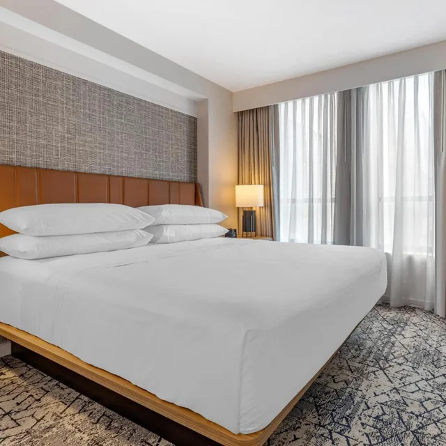 1 Bedroom, Conference, Suite, King Bed، Sheraton Suites Old Town Alexandria 1/6