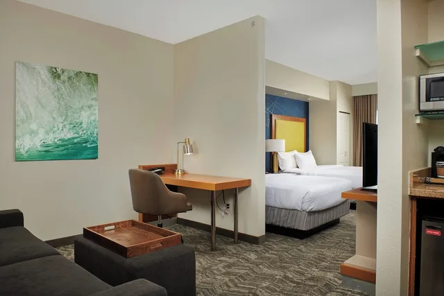 جناح بسريرين مزدوجين مع سرير سحّاب إضافي، SpringHill Suites by Marriott Baton Rouge North/Airport 4/7