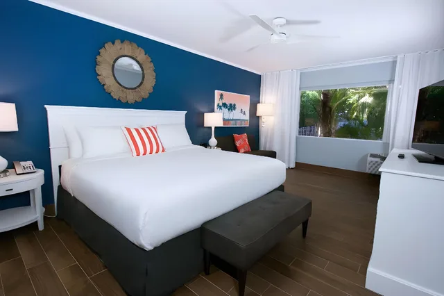 Chic, King Bed، Banana Bay Resort and Marina 1/2