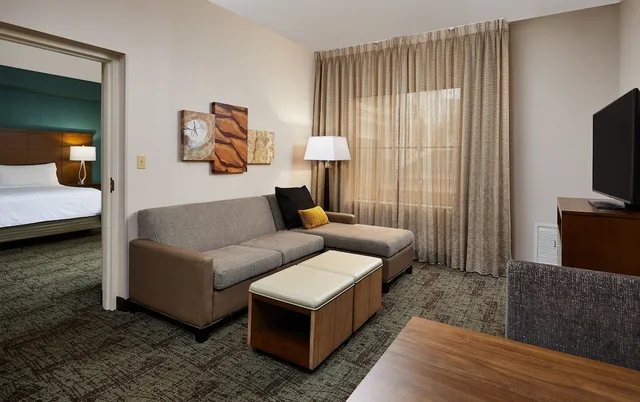 جناح بسرير كينج وسريرين كوين بغرفتي نوم بمطبخ لذوي الإعاقة، Staybridge Suites Orlando Airport South 12/15
