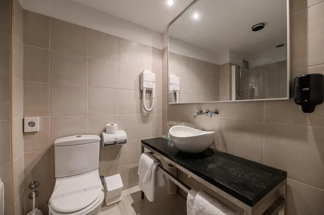 غرفة قياسية بسرير مزدوج بإطلالة على البحر، INTERNATIONAL HOTEL 4/5