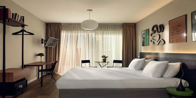 Comfort, Queen Bed, Courtyard View, Townhouse Design Hotel 1/2