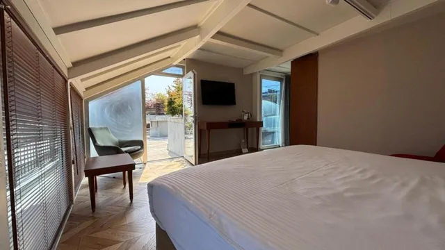 غرفة قياسية بشرفة، Faros Old City Hotel 1/1