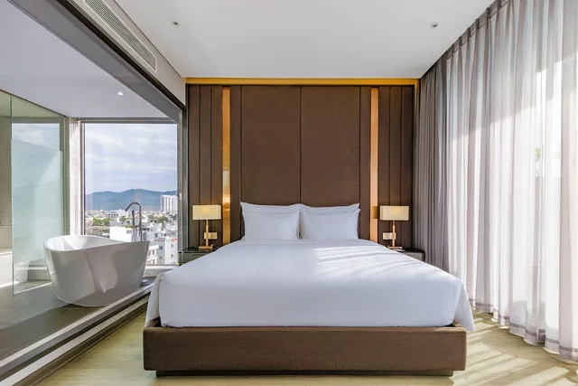 3 Bedrooms, Residence, Twin Beds, 2 King Beds, Ocean Front، Le Sands Oceanfront Da Nang Hotel 5/10