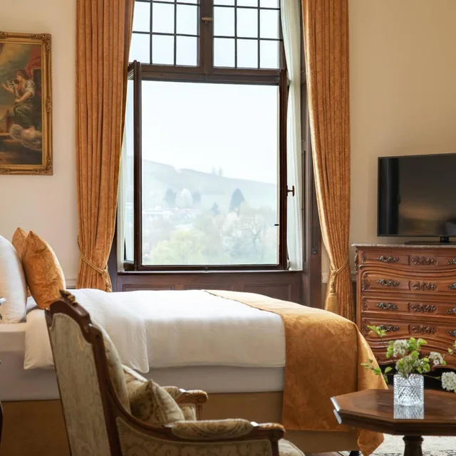 Guest Room, King Bed, Mosque View, Large، Autograph Collection Schloss Lieser 3/5