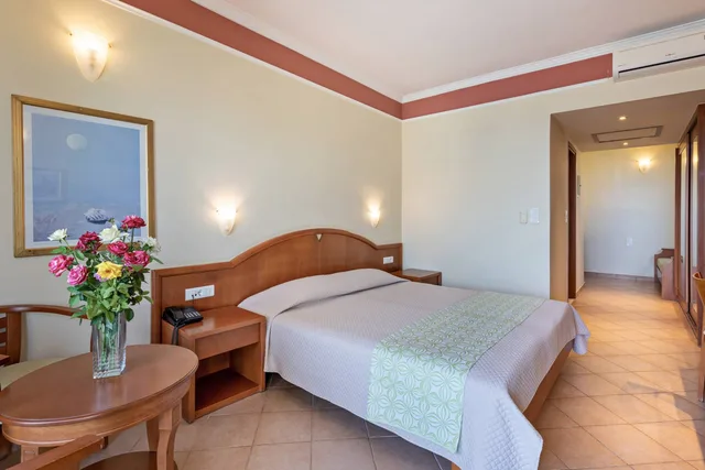 Room, Double or Twin Bed, Sea Front، Hydramis Palace 3/6
