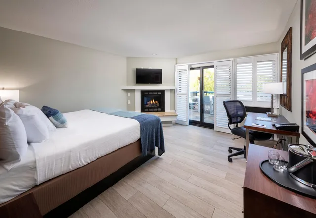 غرفة سوبيريور بسرير كينج، Mariposa Inn And Suites 2/3