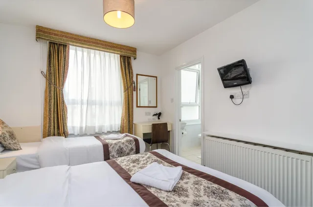 غرفة رباعية، Hotel Earls Court 1/2