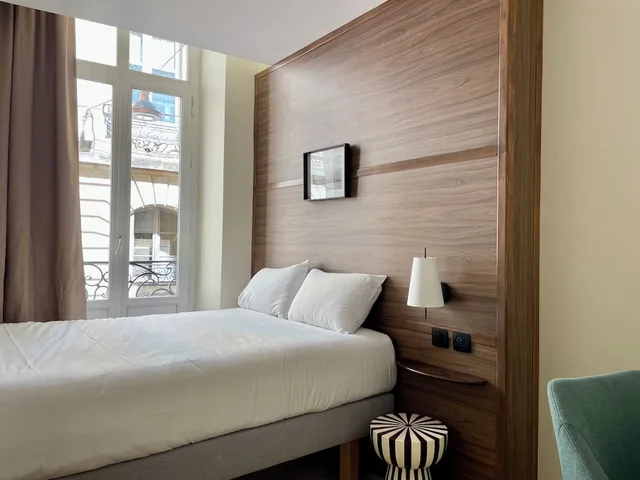 Petite, Queen Bed، HOTEL DU THEATRE 8/10