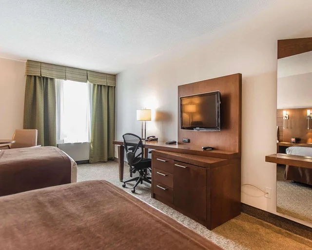 Upgrade, Business, 2 Double Beds, Quality Inn Rouyn-Noranda 5/6