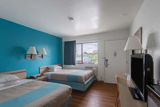 غرفة قياسية بسريرين مزدوجين لذوي الإعاقة، Motel6 Kansas City, MO - Airport 3/4