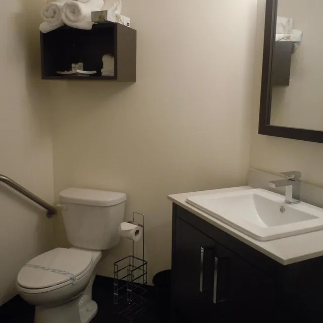 غرفة قياسية بسرير كوين، L Auberge Du Lac St Pierre 9/10