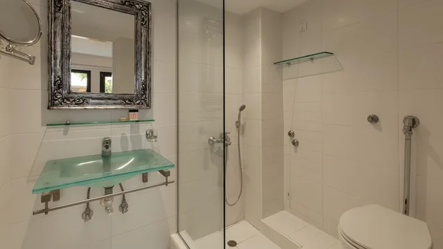 غرفة قياسية ثلاثية بثلاثة أسرّة، Nami Hotel & Suites 4/5